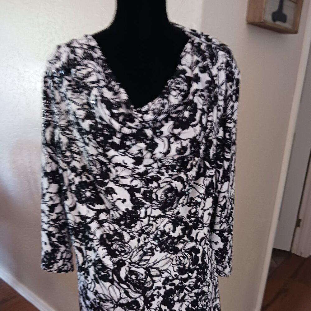 Dress Barn Black & White pullover top, Sz 2X